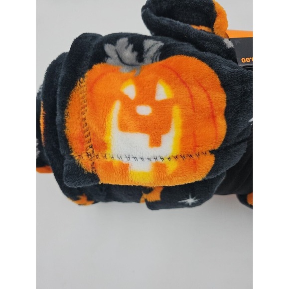 Hyde & and EEK Boutique 50x60 Soft Black Pumpkin and Bat Halloween Throw Blanket - Picture 3 of 3